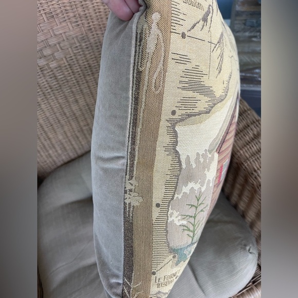 Mars & More Robelin Alpine Pillow 17x17 in new like condition
Ski cottage, cabin - Picture 4 of 6